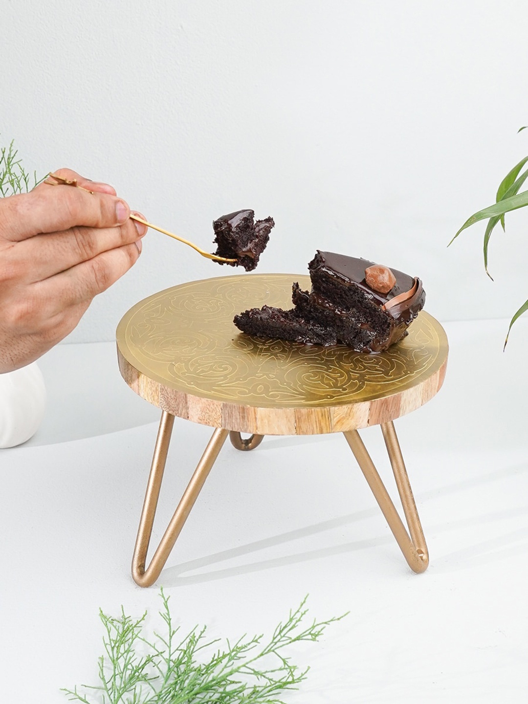 

CASA DECOR Golden Solid Dessert Cake Stand, Gold