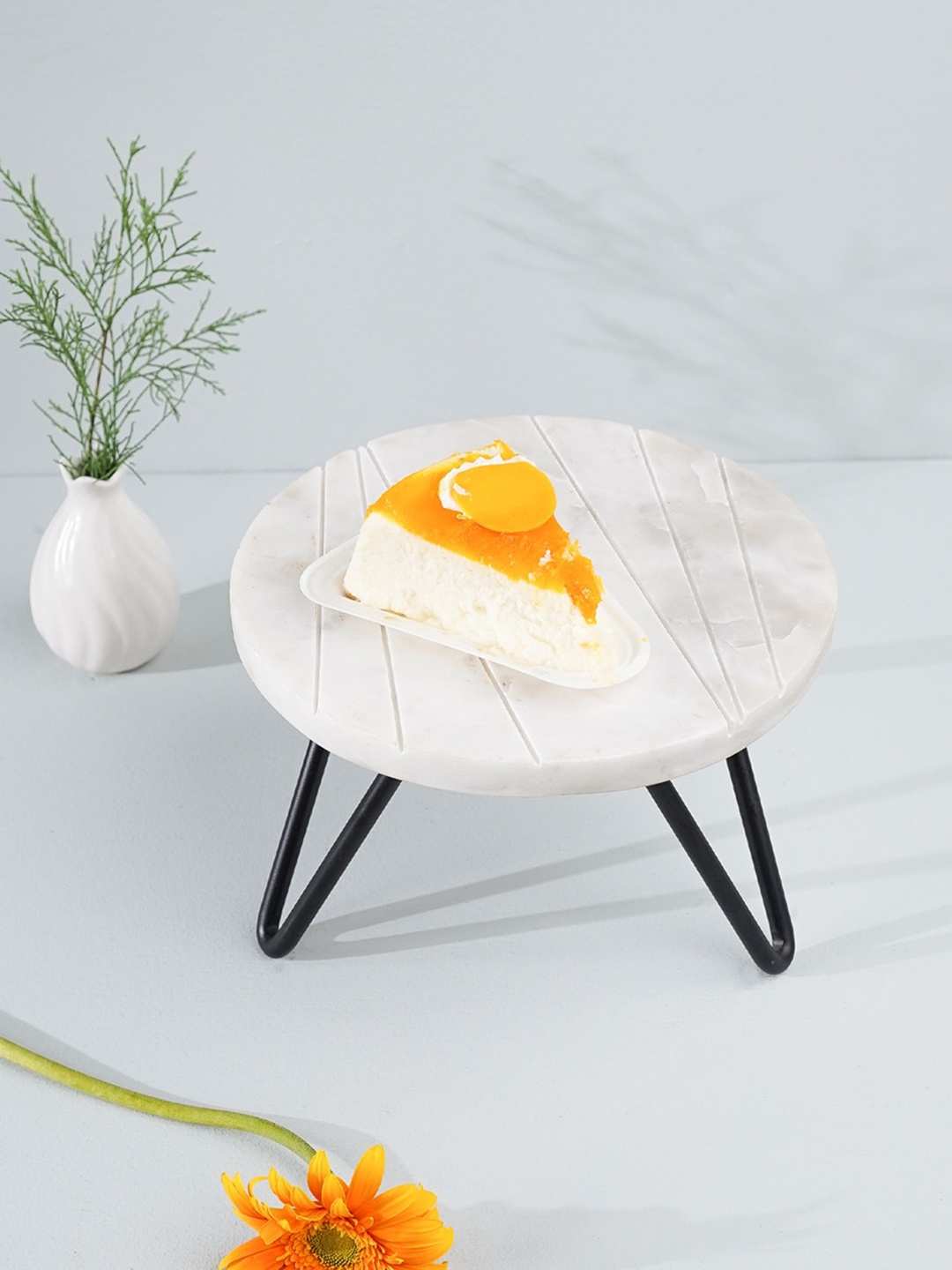 

CASA DECOR White Macaroon Marble Cake Stand