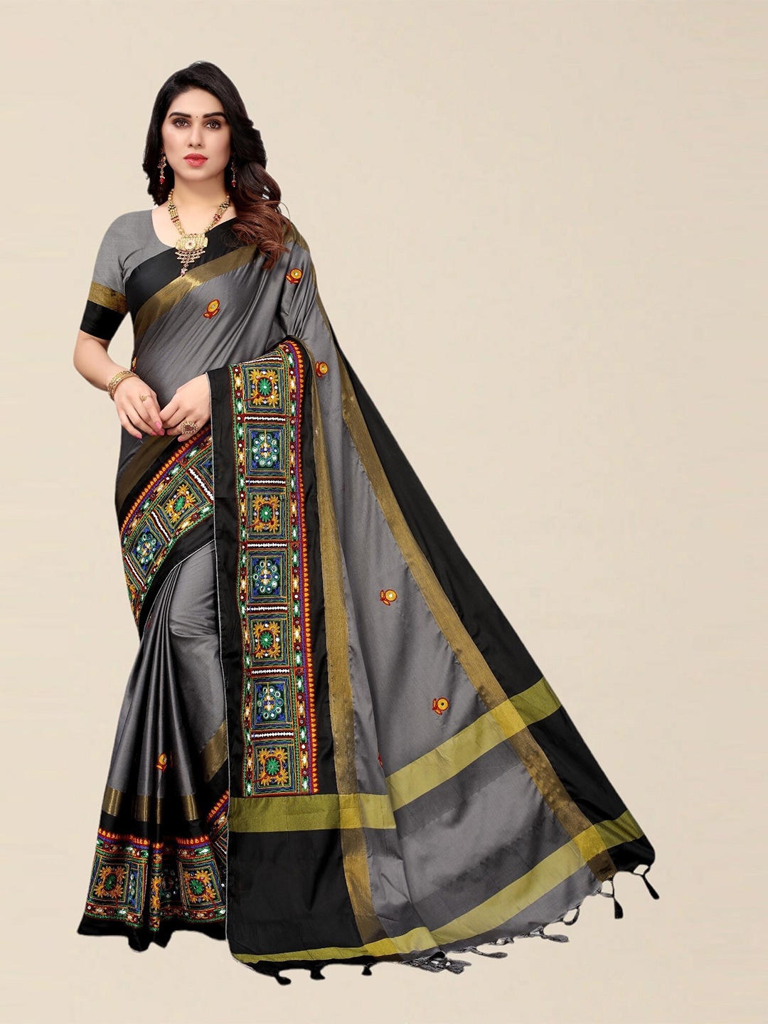 

SERONA FABRICS Grey & Black Embellished Kutchi Embroidery Silk Cotton Saree