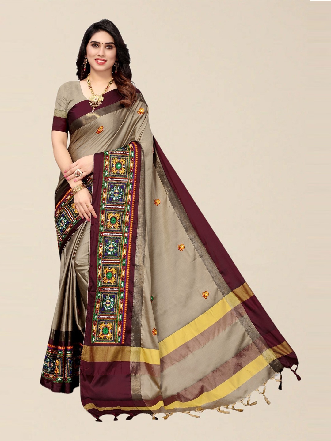 

SERONA FABRICS Cream-Coloured & Brown Embellished Kutchi Embroidery Silk Cotton Saree