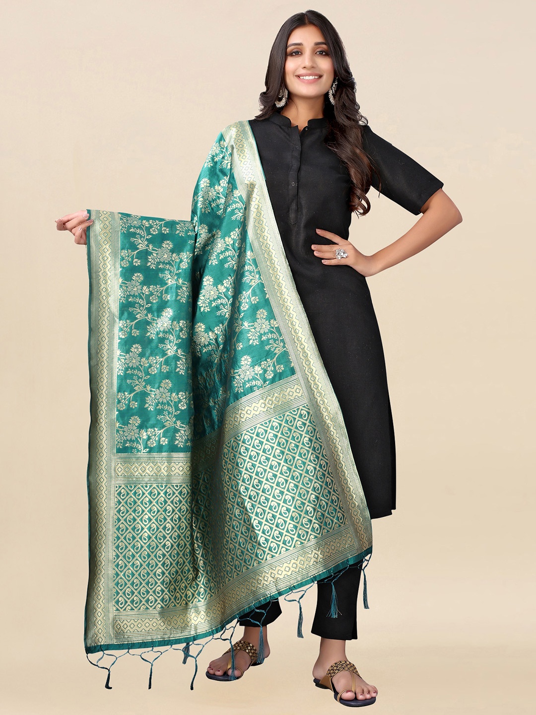 

Satrani Green & Gold-Toned Woven Design Dupatta with Zari