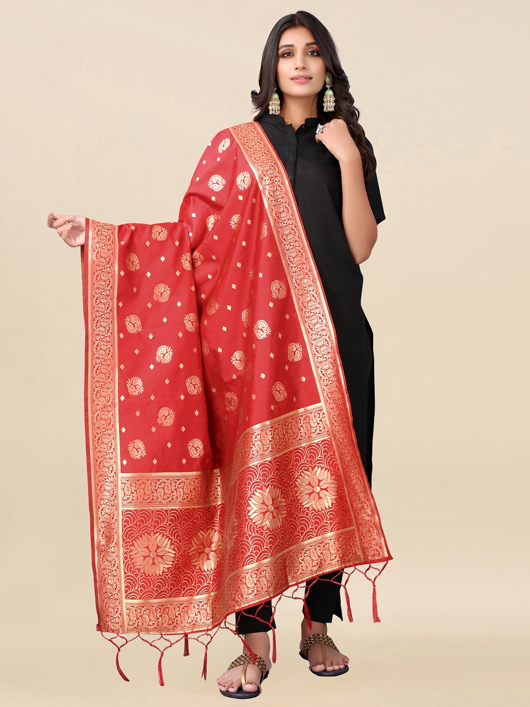 

Satrani Red & Gold-Toned Woven Design Dupatta with Zari