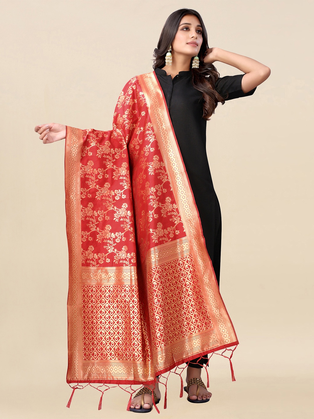 

Satrani Red & Gold-Toned Woven Design Dupatta with Zari