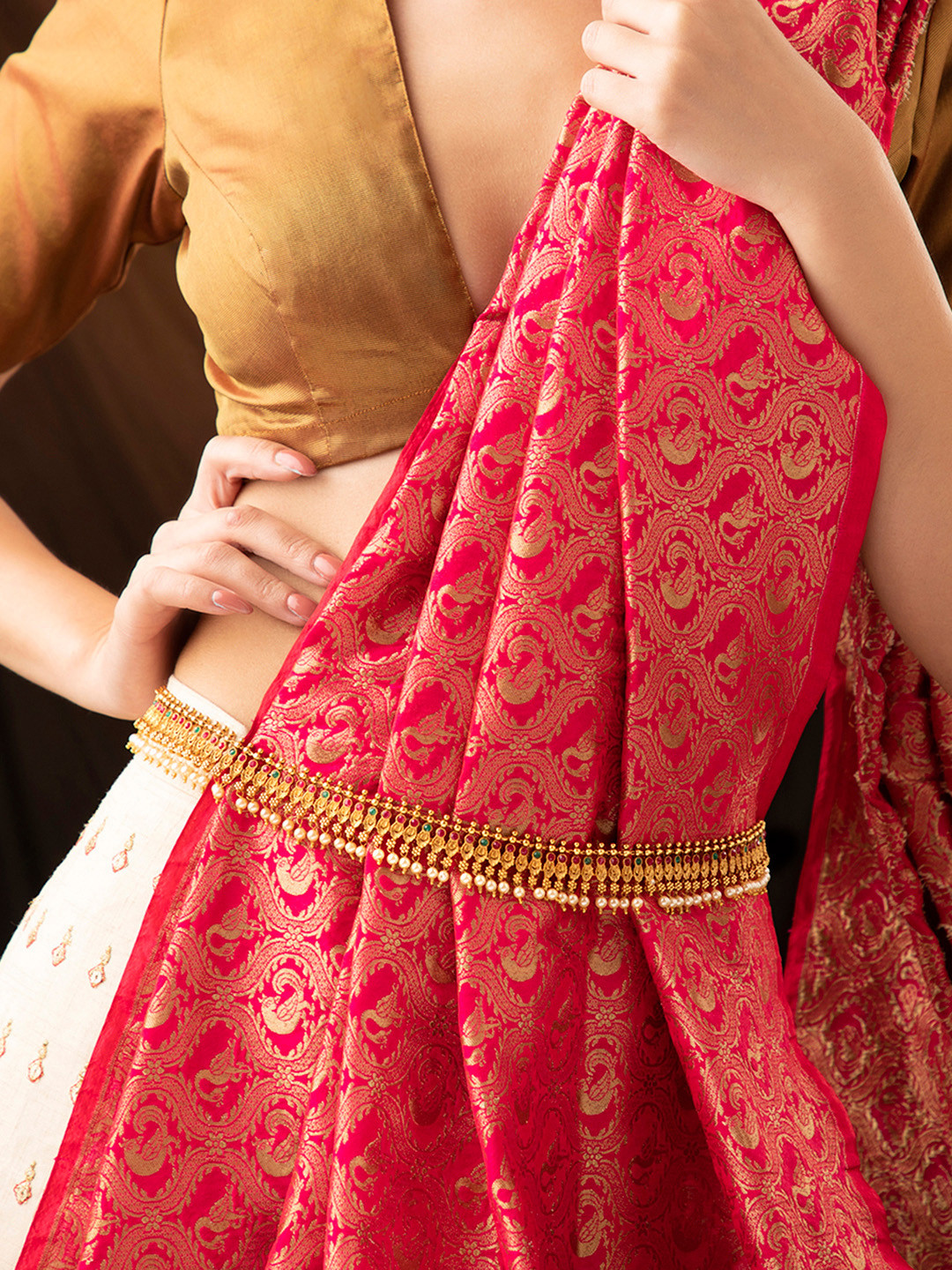 

Rubans Gold-Plated Gold Stone Studded Temple Kamarbandh Saree Accessories