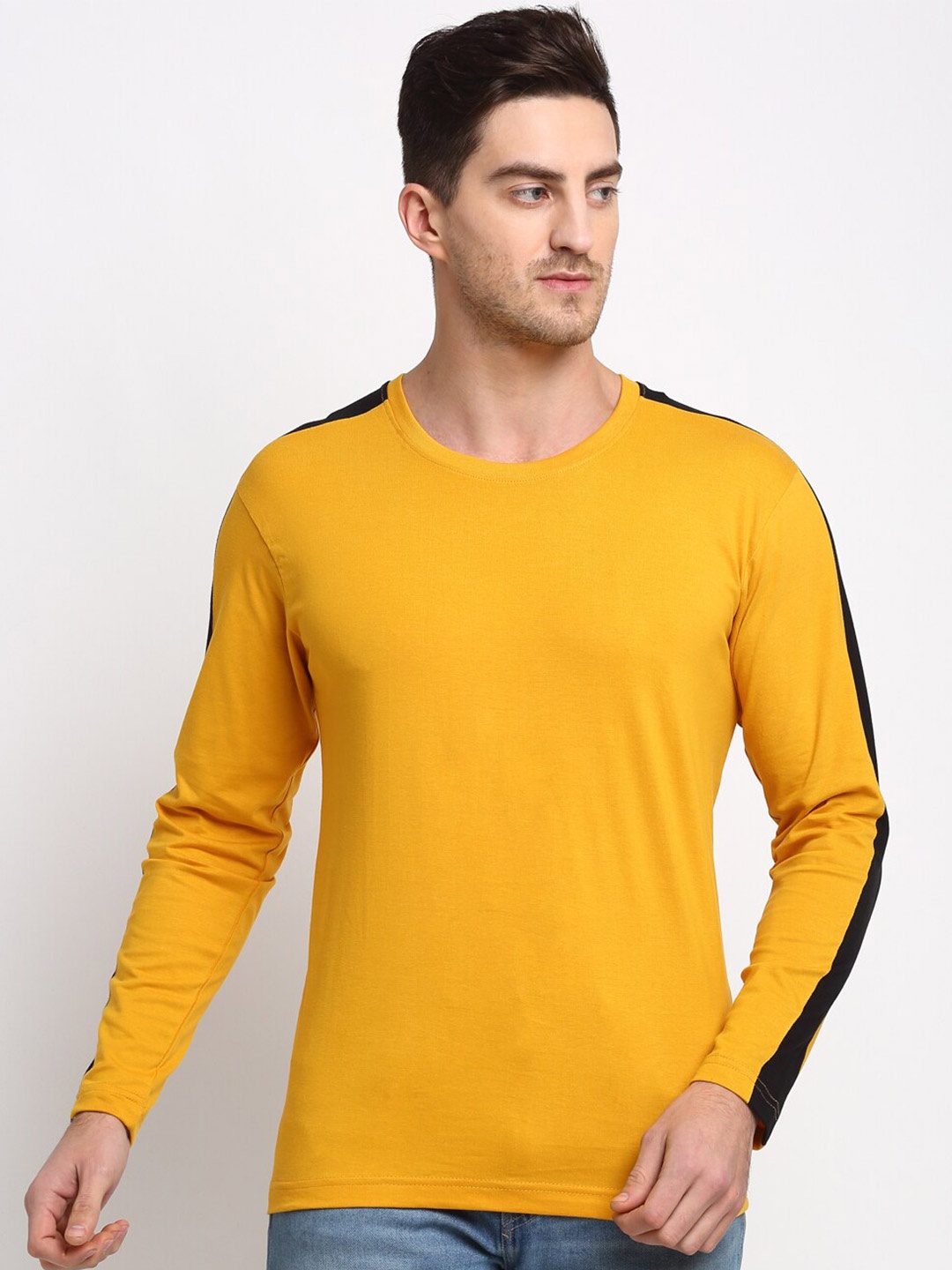 

Friskers Men Gold-Toned Slim Fit T-shirt