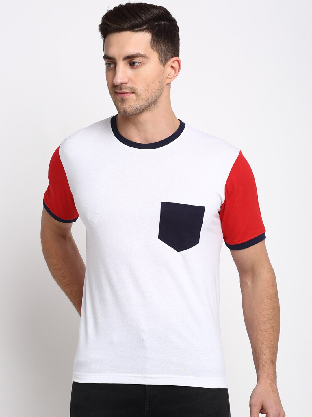 

Friskers Men Black Colourblocked Slim Fit T-shirt