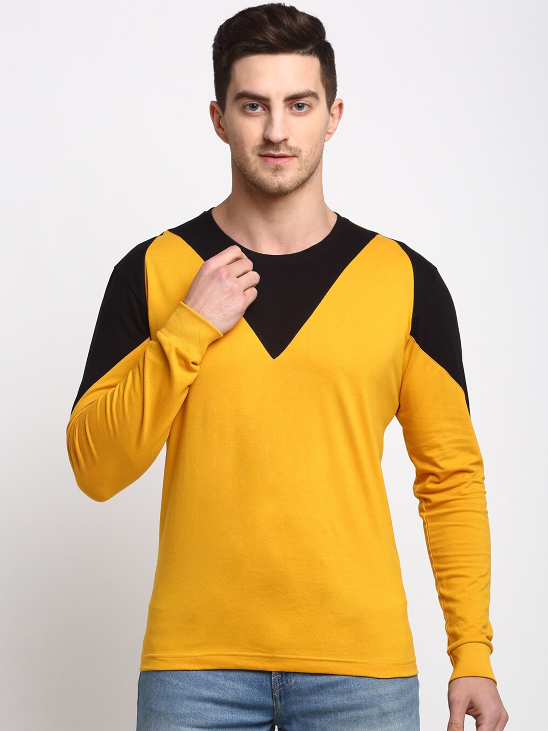 

Friskers Men Gold-Toned & orange yellow Colourblocked Slim Fit T-shirt