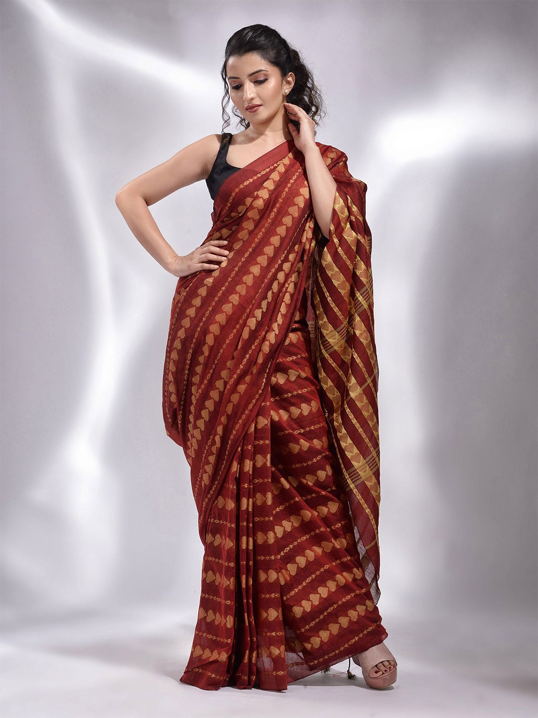 

Charukriti Maroon & Gold-Toned Woven Design Zari Pure Cotton Saree