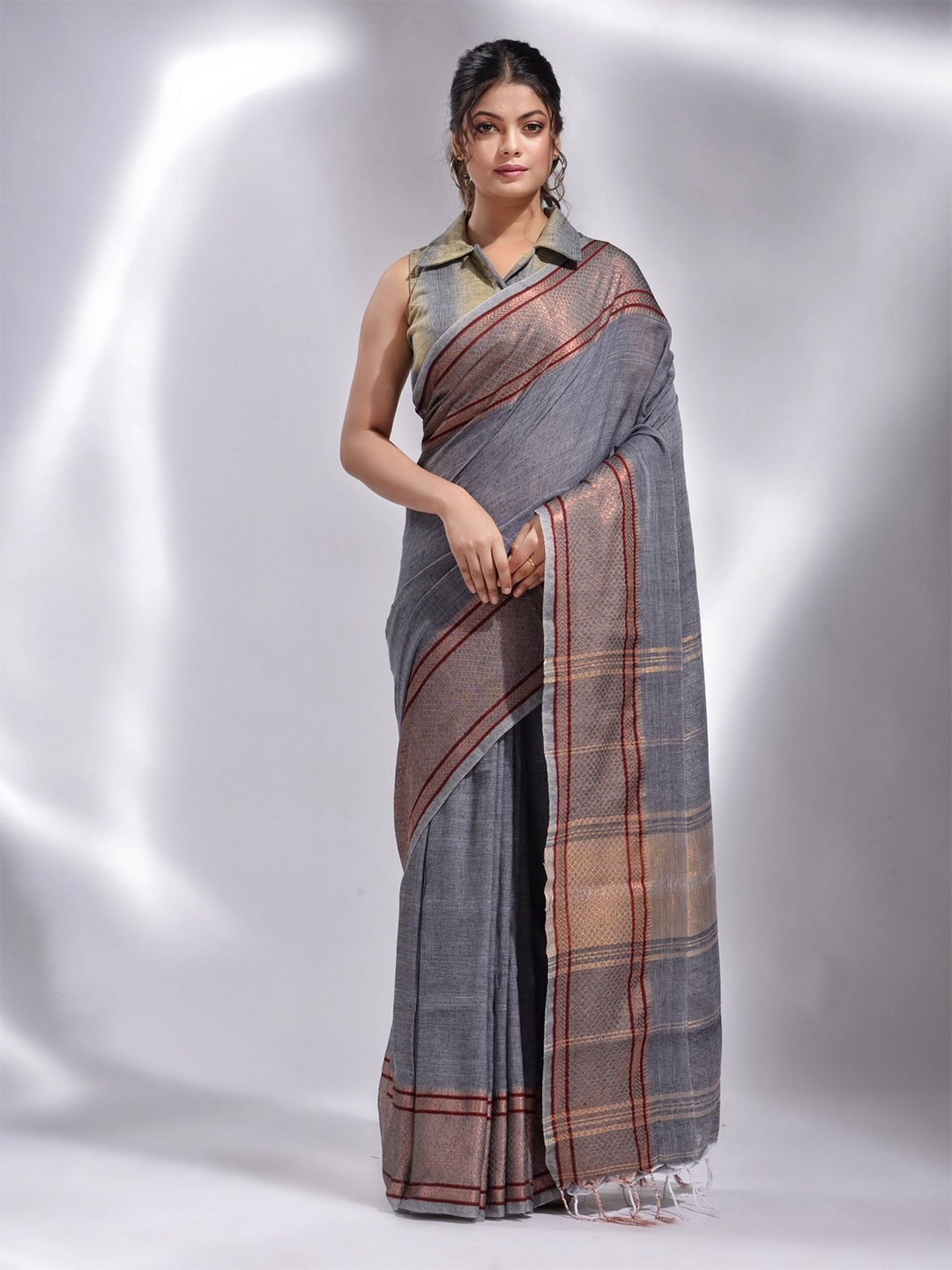 

Charukriti Grey & Gold-Toned Woven Design Pure Cotton Saree