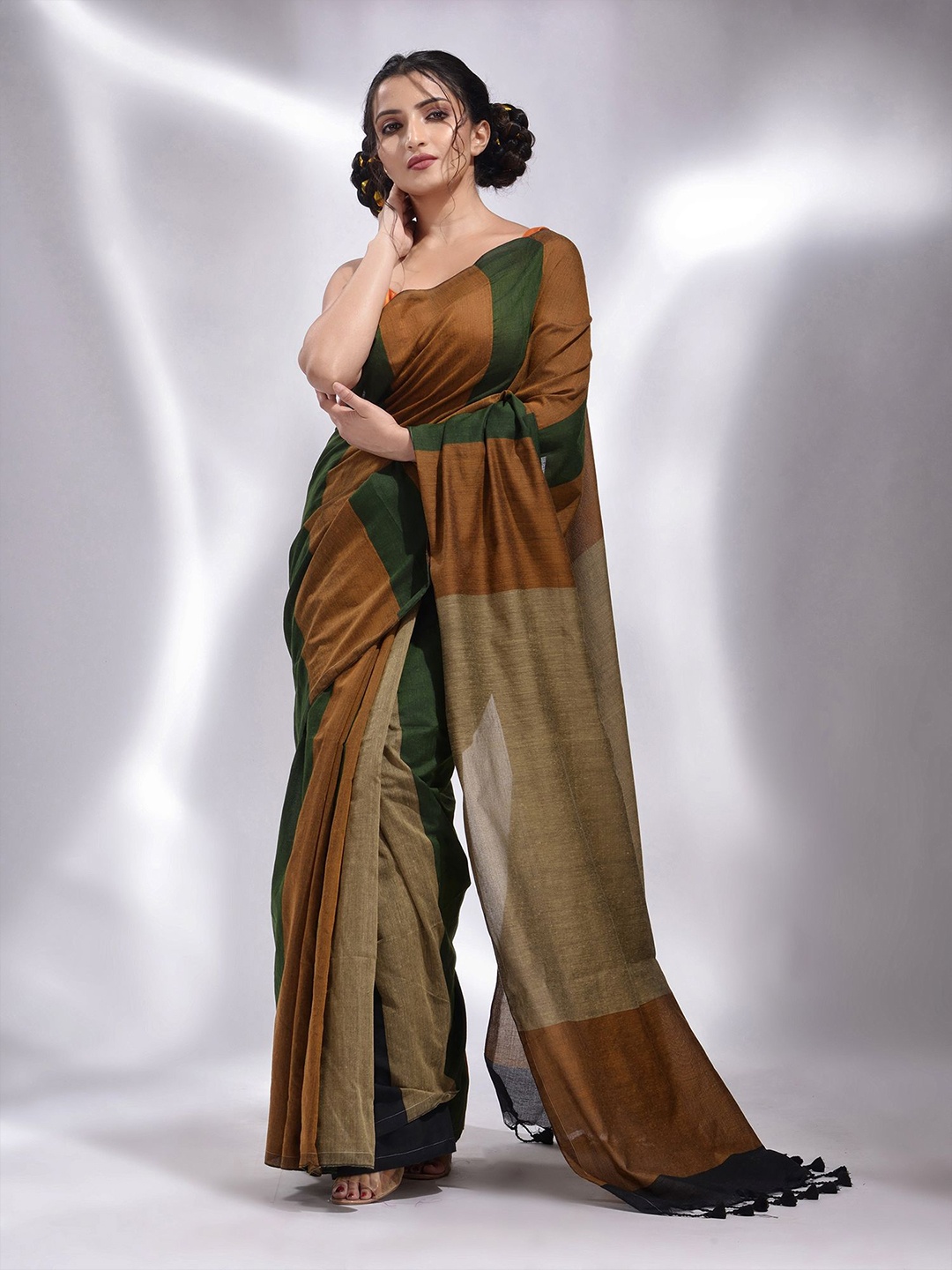 

Charukriti Brown & Black Woven Design Pure Cotton Saree