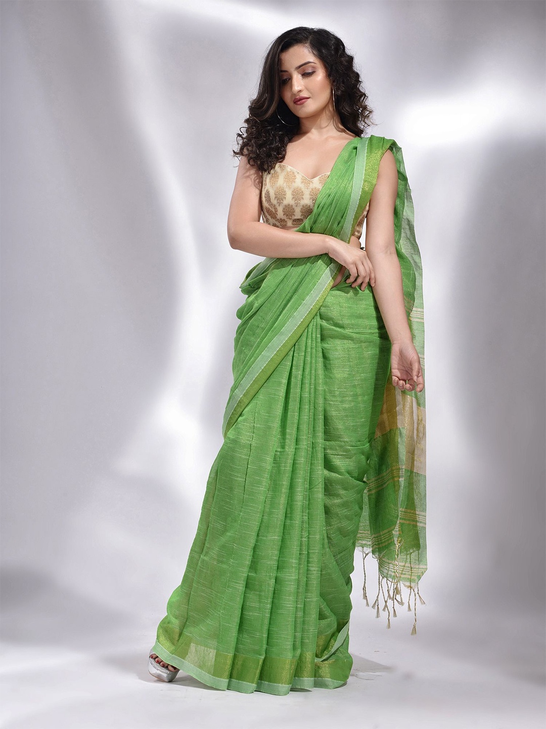 

Charukriti Green & Gold-Toned Zari Pure Cotton Saree