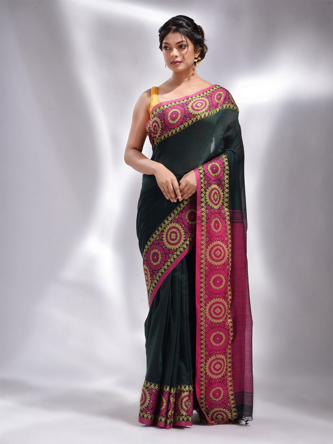 

Charukriti Green & Black Woven Design Pure Cotton Saree