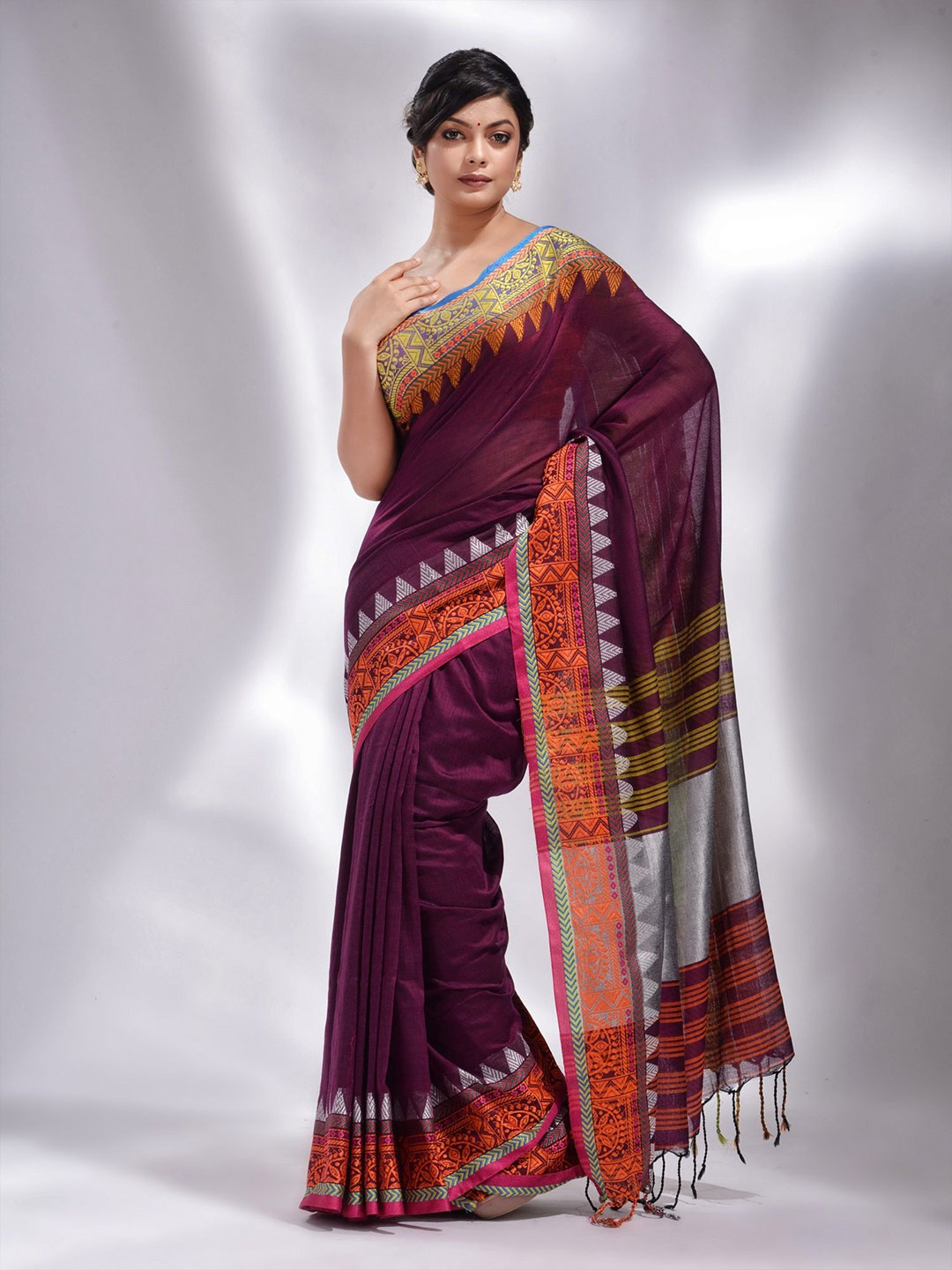 

Charukriti Red & Gold-Toned Woven Design Pure Cotton Saree