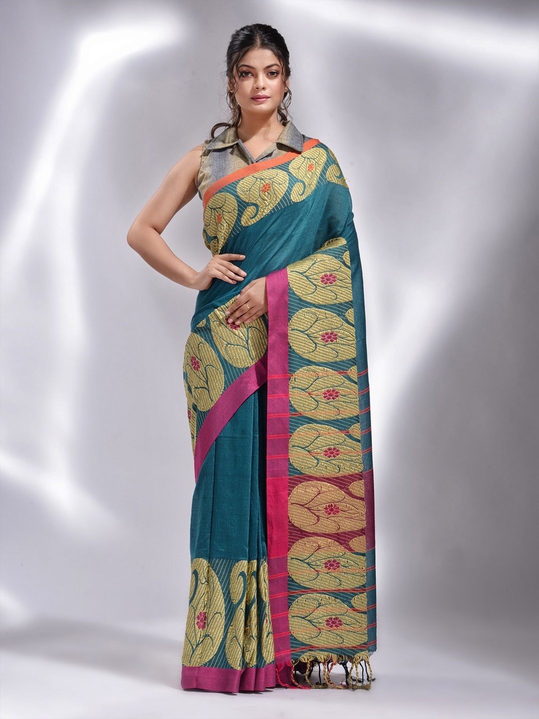 

Charukriti Teal & Gold-Toned Zari Pure Cotton Saree