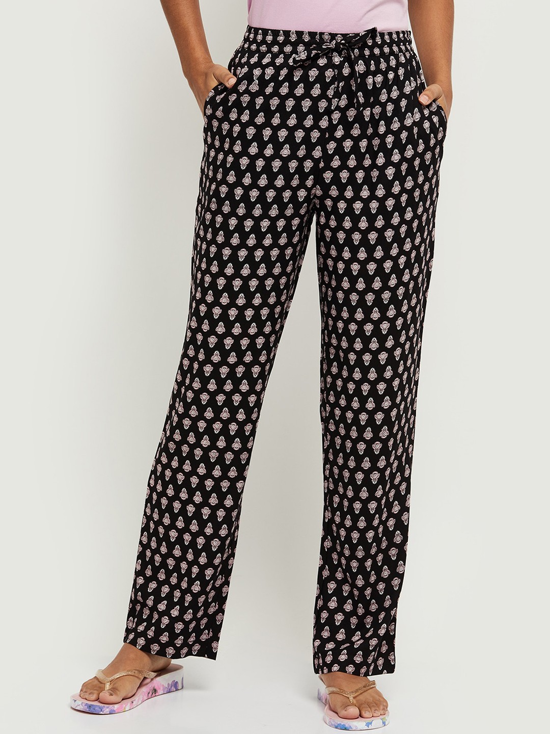 

max Women Black & White Printed Cotton Lounge Pants
