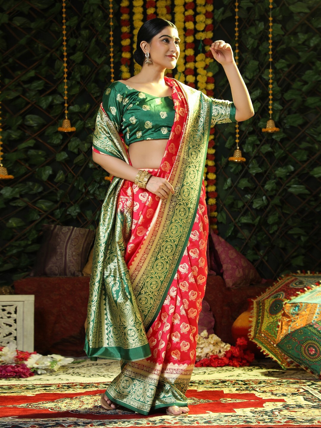 

INDI AVTAAR Green & Pink Woven Design Zari Silk Cotton Banarasi Saree