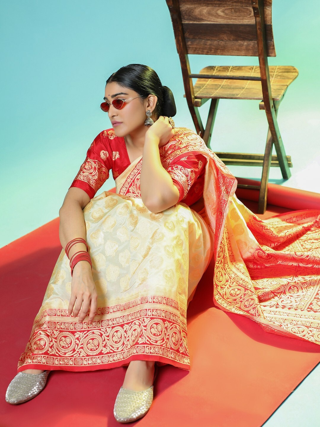 

INDI AVTAAR Beige & Red Woven Design Zari Silk Cotton Banarasi Saree