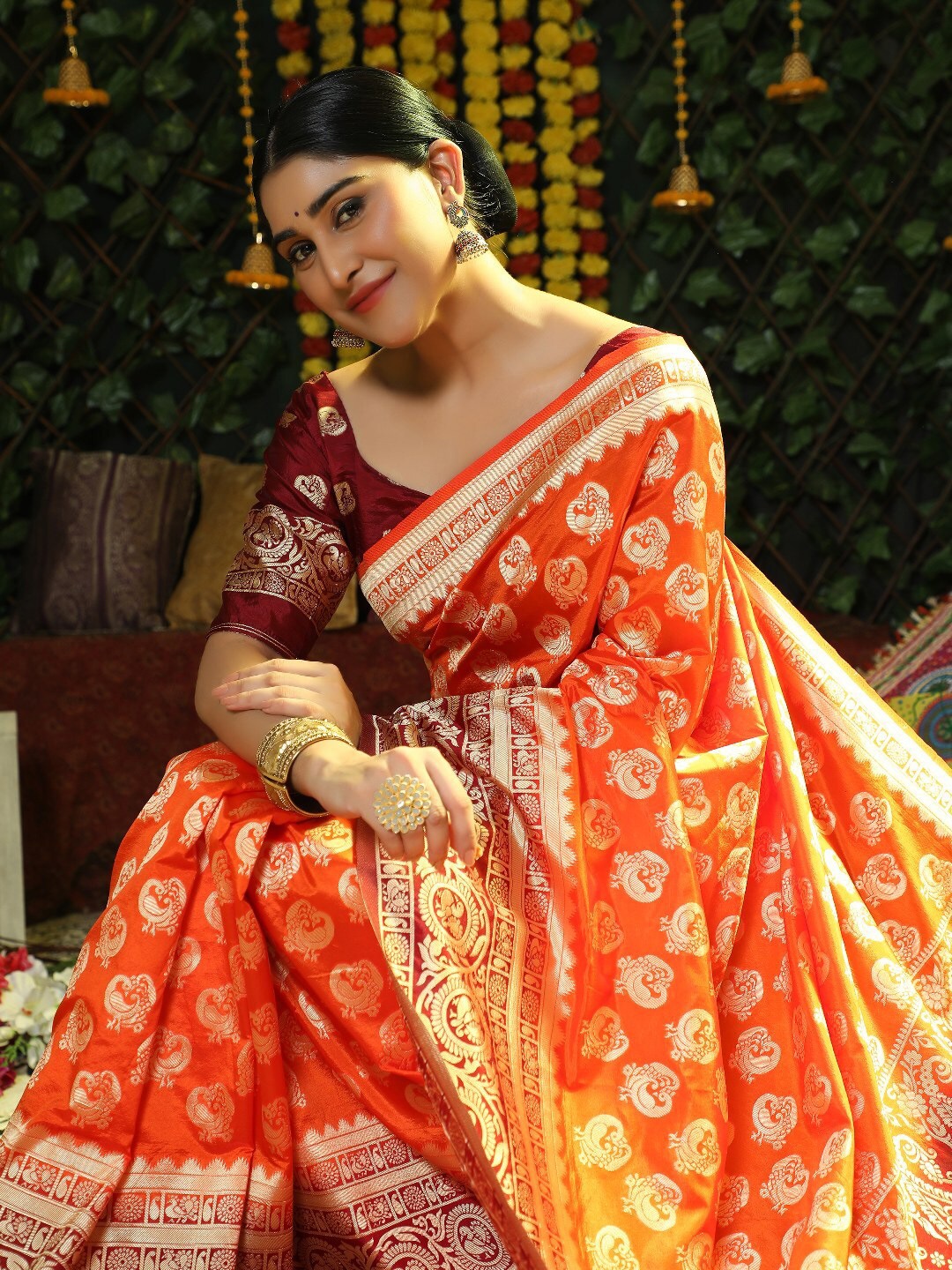 

INDI AVTAAR Orange & Gold-Toned Woven Design Zari Silk Cotton Banarasi Saree