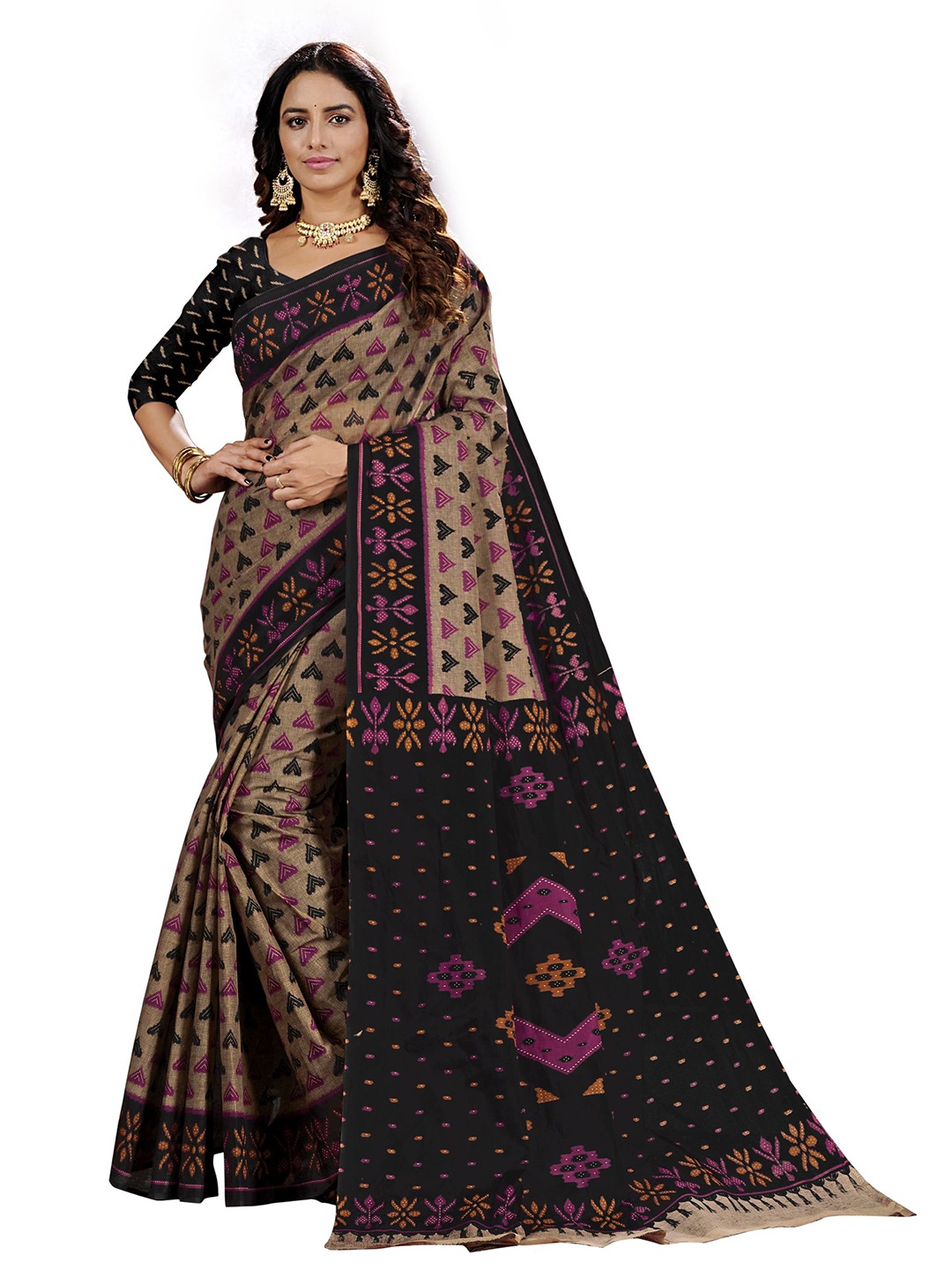 

SHANVIKA Beige & Black Pure Cotton Block Print Saree