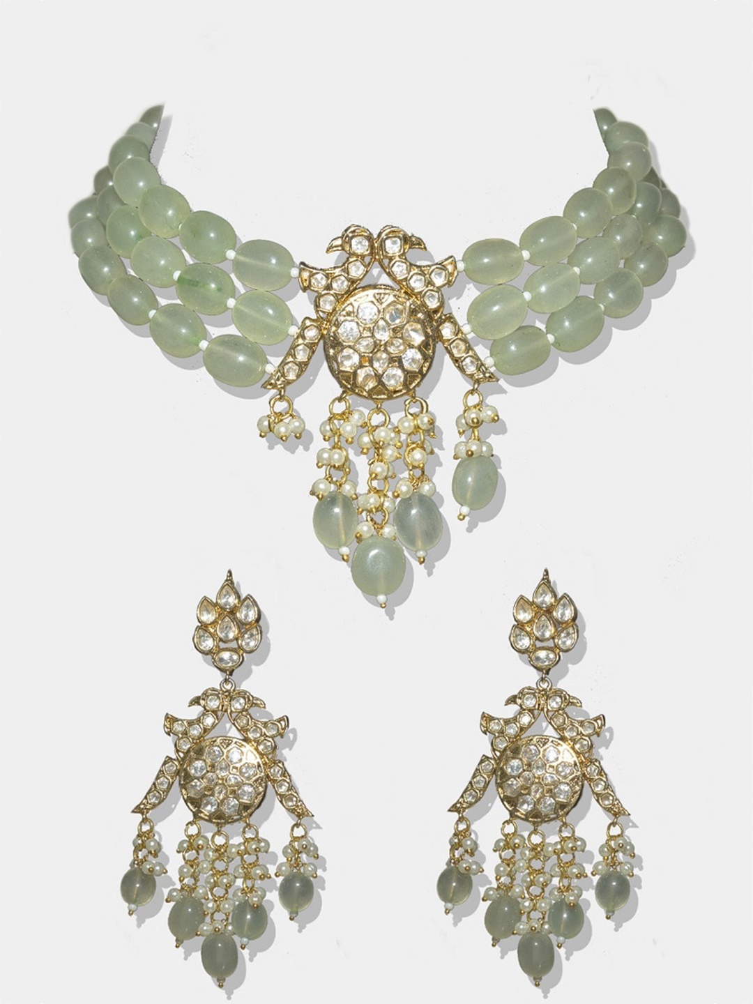 

AURAA TRENDS Gold-Plated White Kundan Studded & Green Pearl Beaded Jewellery Set