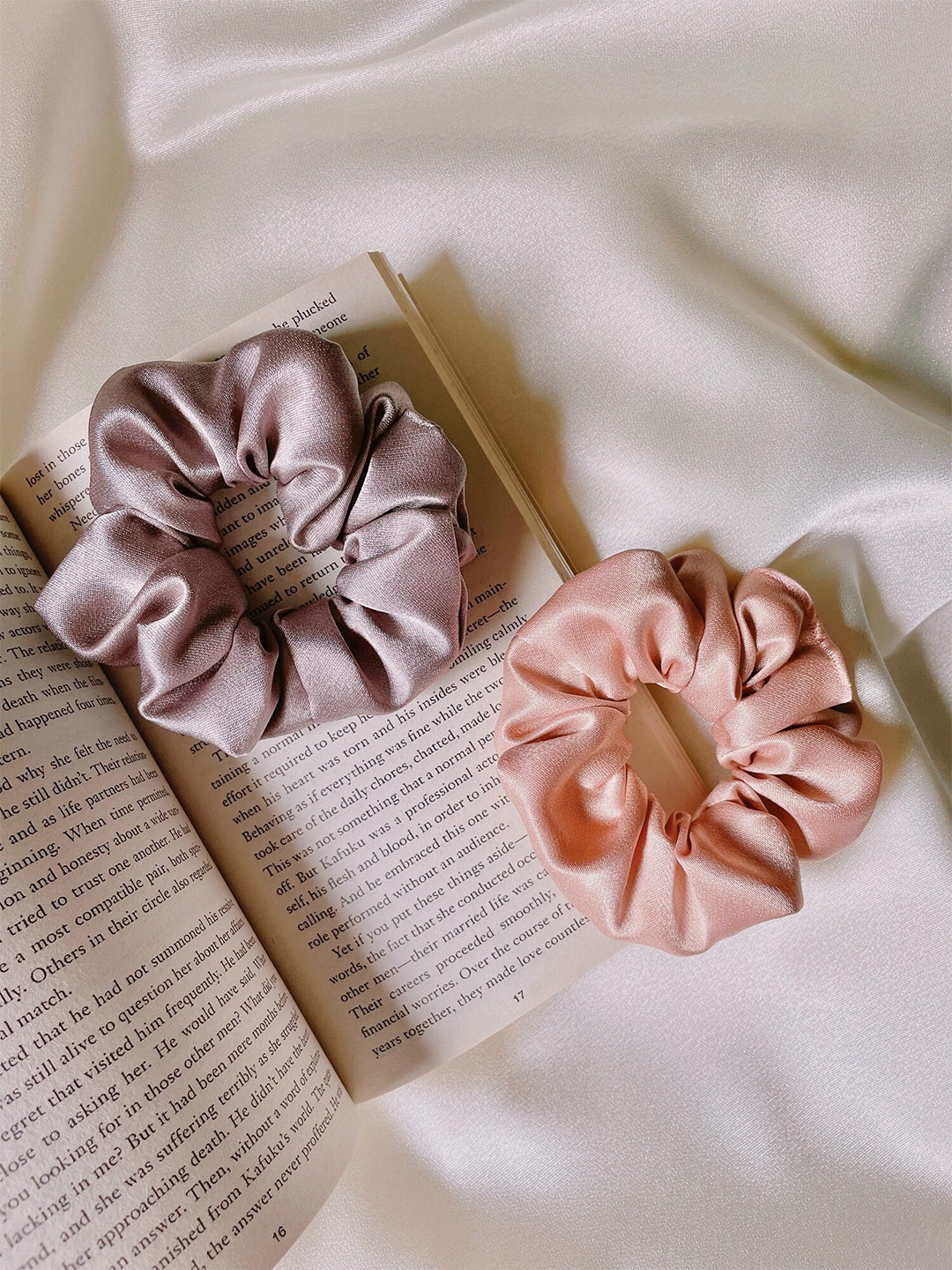 

Mueras Women Rose Gold & Lavender Set of 2 Satin Scrunchies