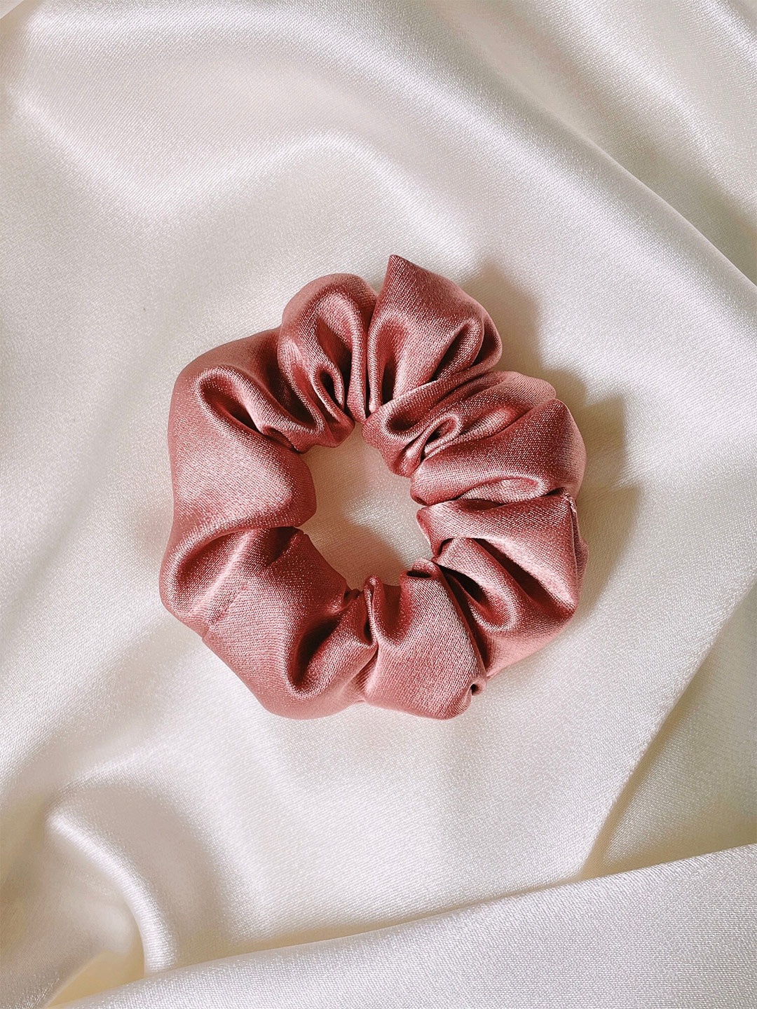 

Mueras Women Dust Rose Solid Silk Satin Scrunchie