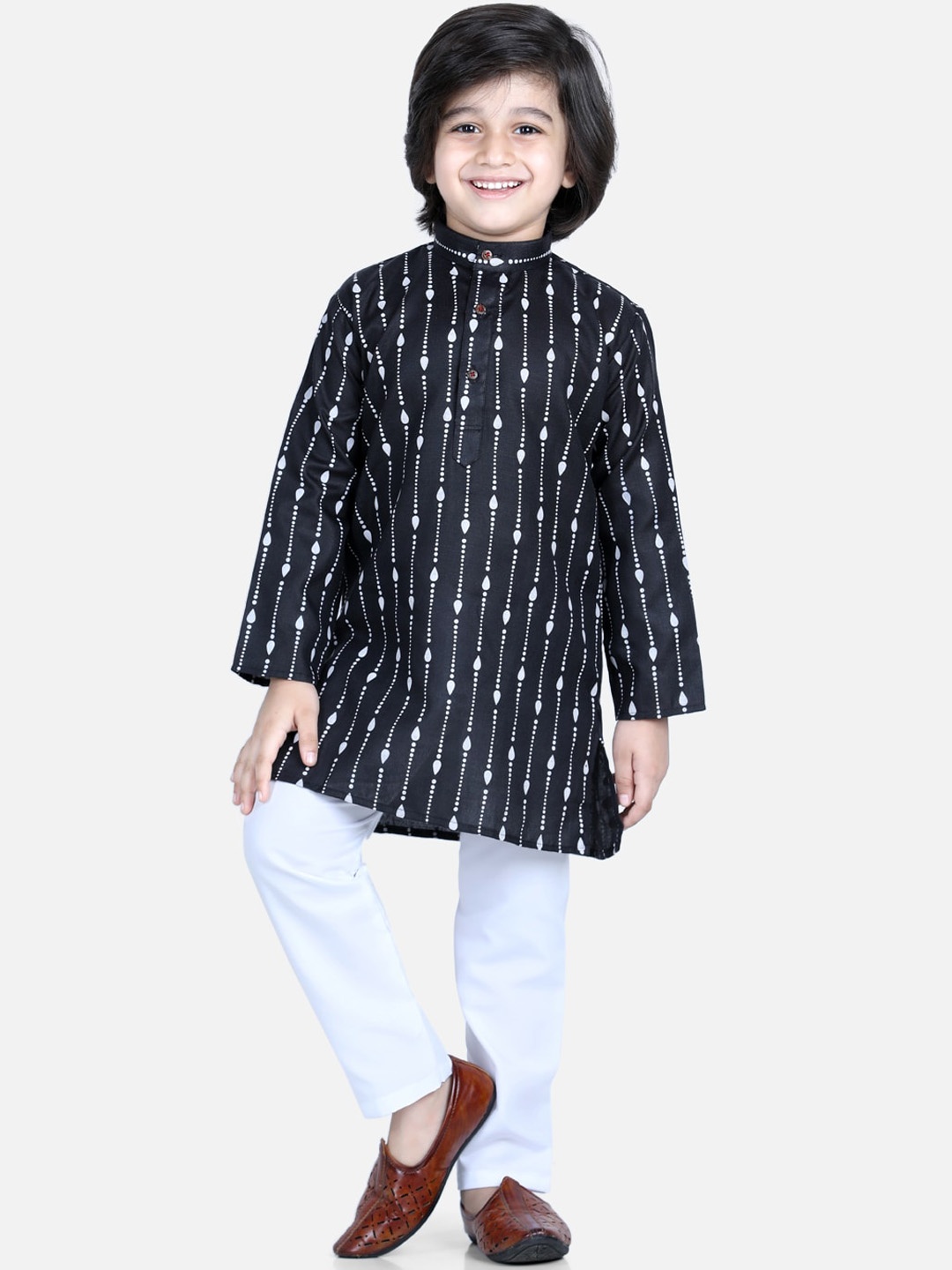 

BownBee Boys Black Striped Pure Cotton Kurta with Pyjamas