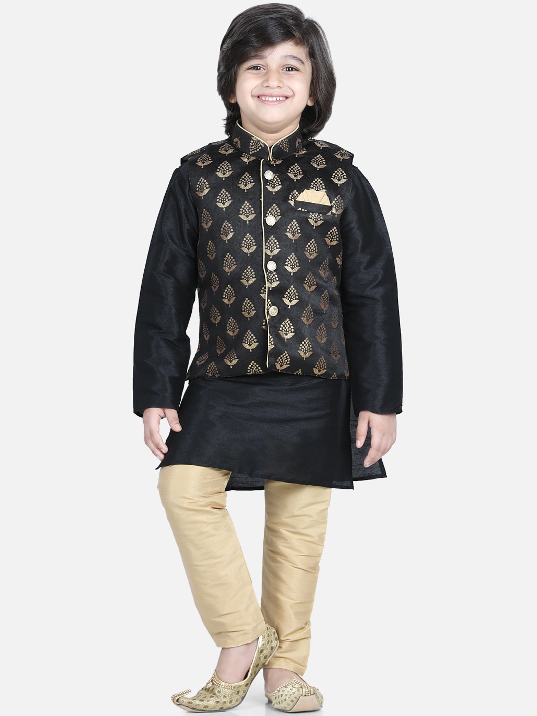 

BownBee Boys Black Ethnic Motifs Pure Silk Kurta with Pyjamas