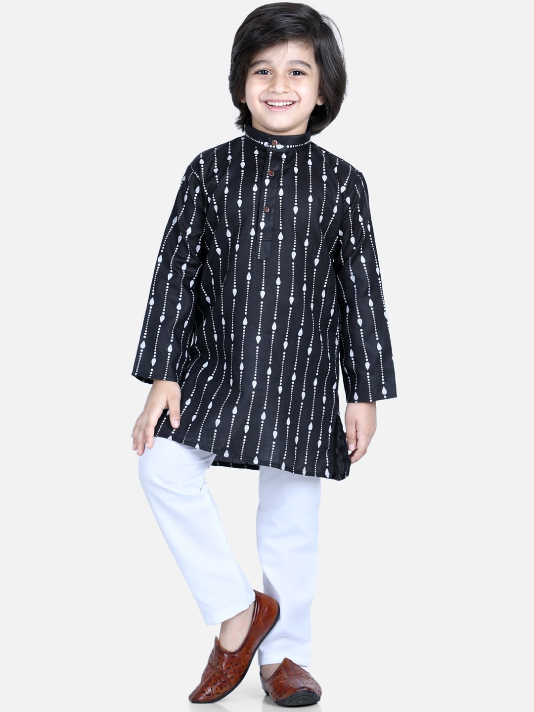 

BownBee Boys Black Striped Pure Cotton Kurta with Pyjamas