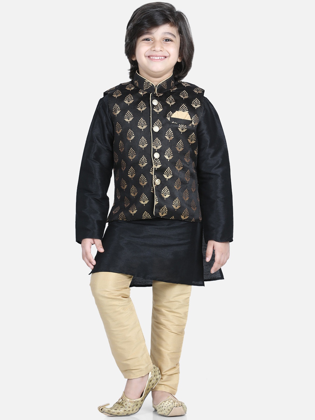 

BownBee Boys Black Ethnic Motifs Pure Silk Kurta with Pyjamas