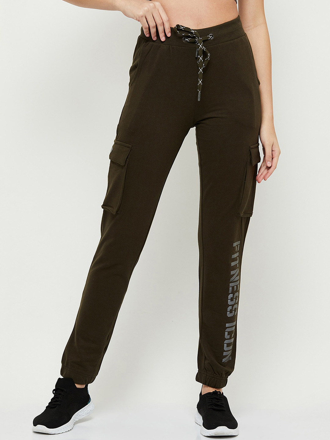 

max Women Green Solid Cotton Cargo Joggers