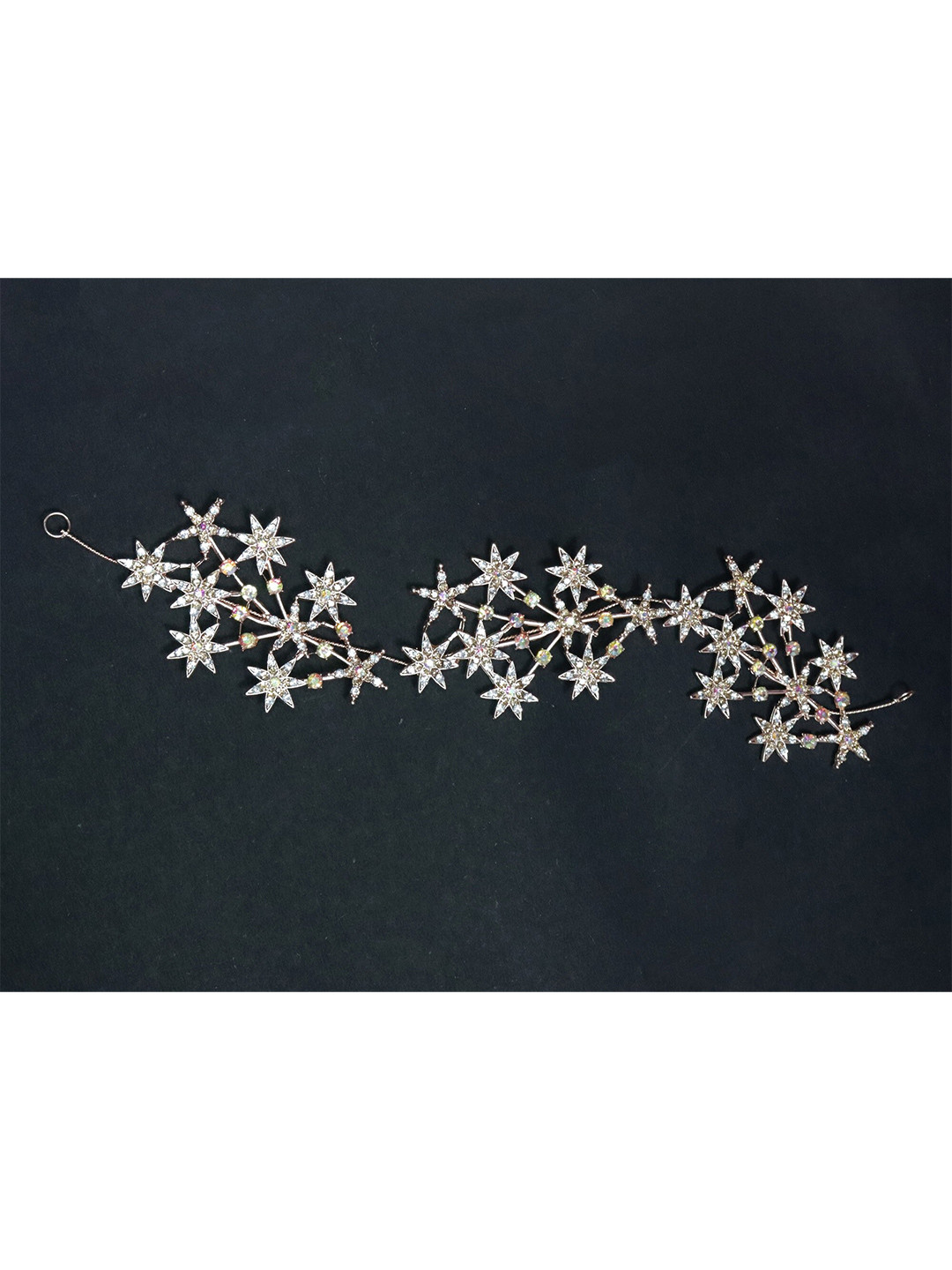 

VAGHBHATT Women Gold-Toned & White Hair Accessory Set of