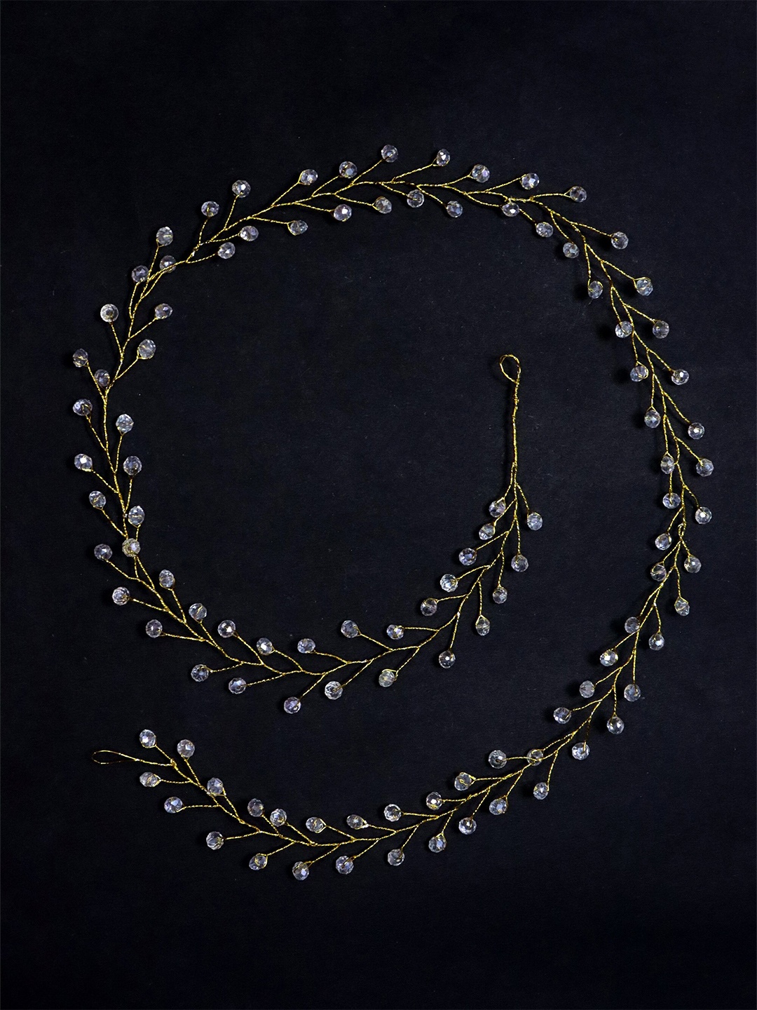 

VAGHBHATT Women Gold-Toned & White Hair Accessory Set of