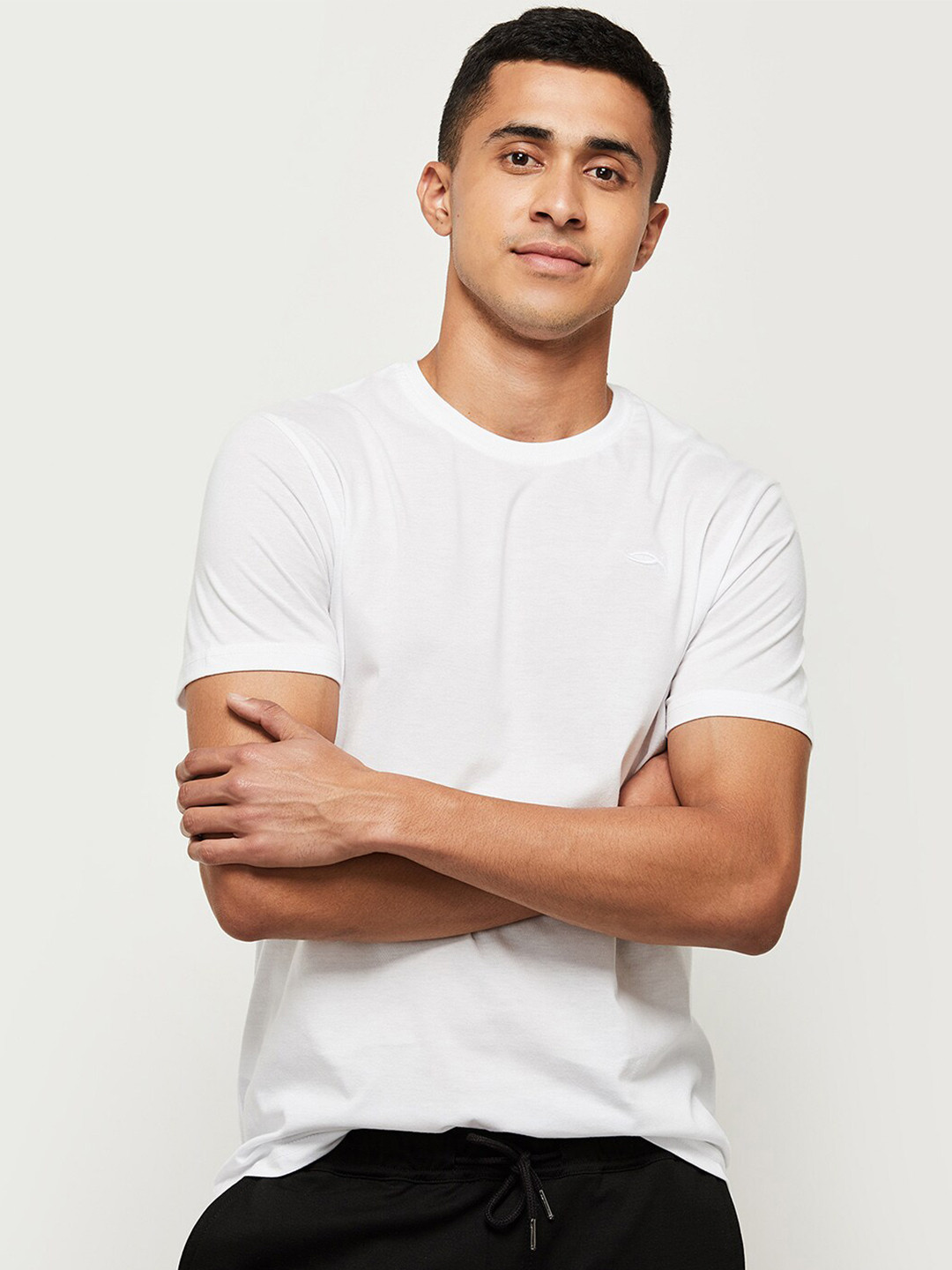 

max Men White Henley Neck T-shirt