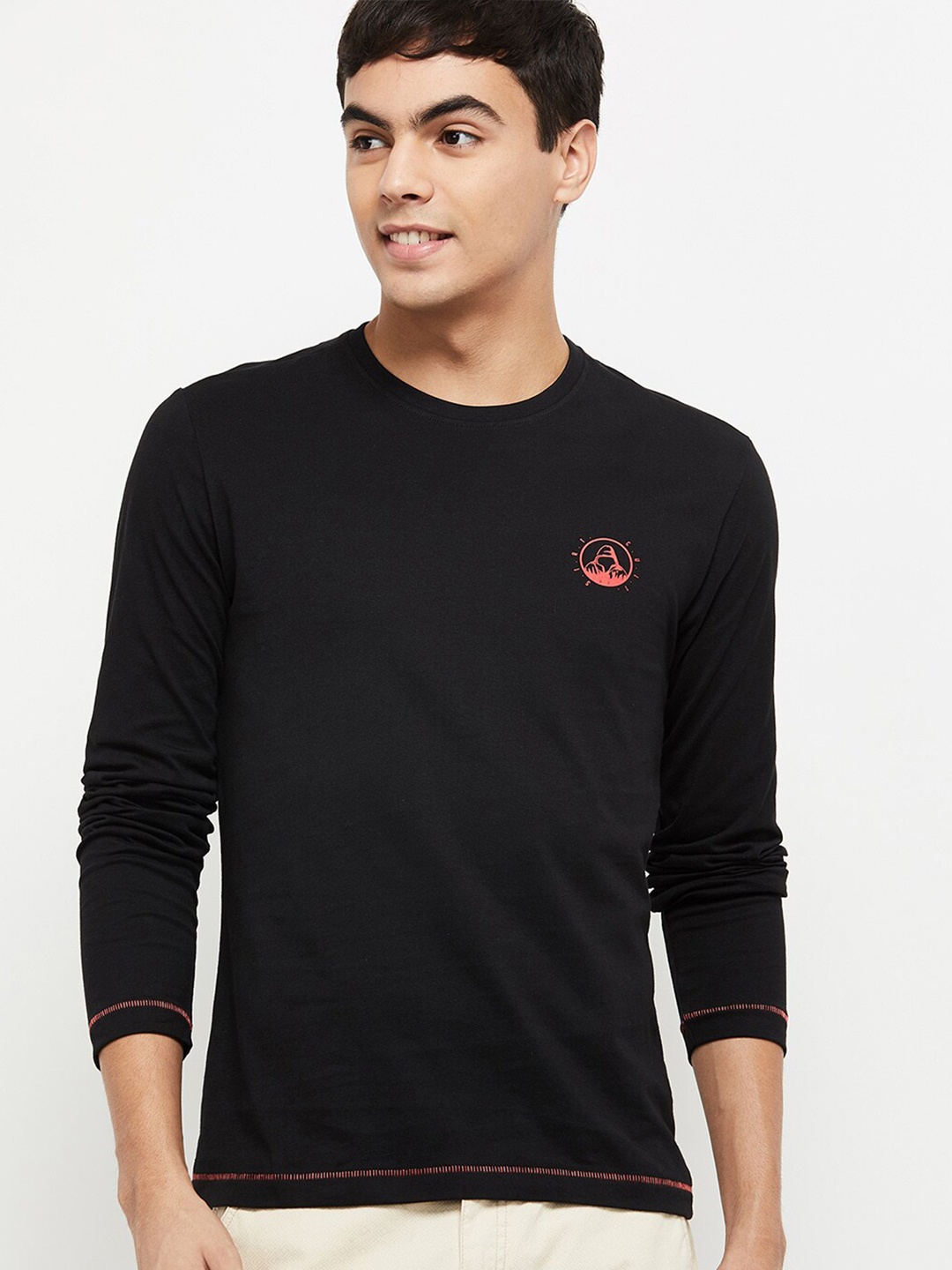 

max Men Black Applique Slim Fit T-shirt