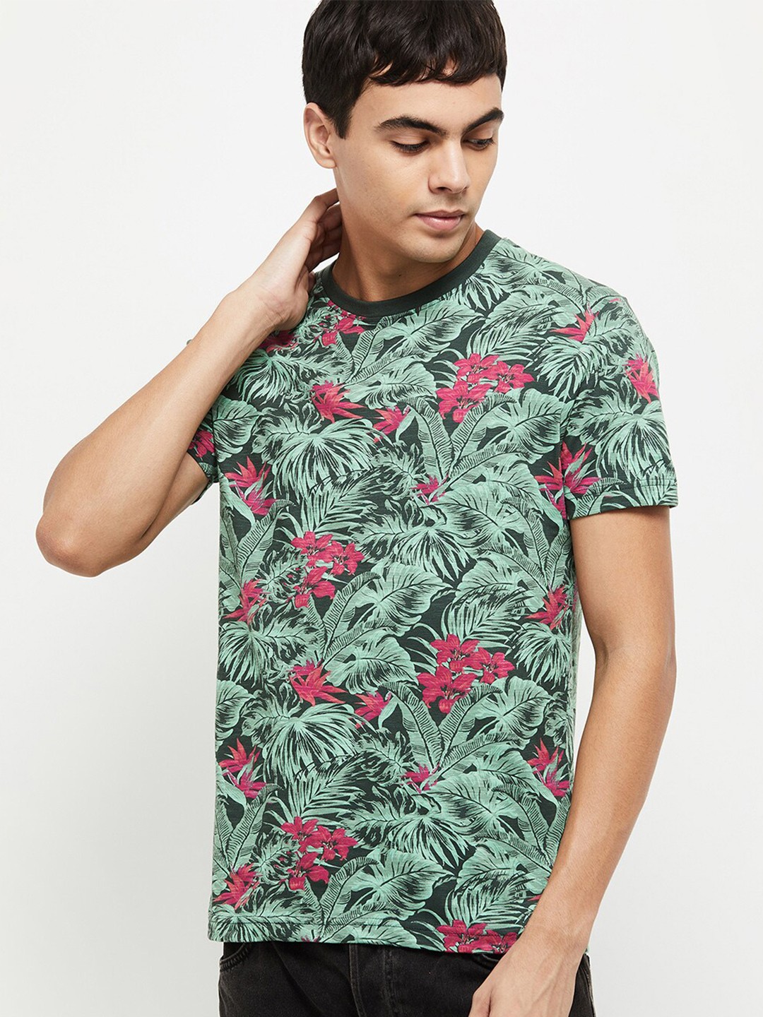 

max Men Olive Green Floral Printed Tropical Slim Fit T-shirt