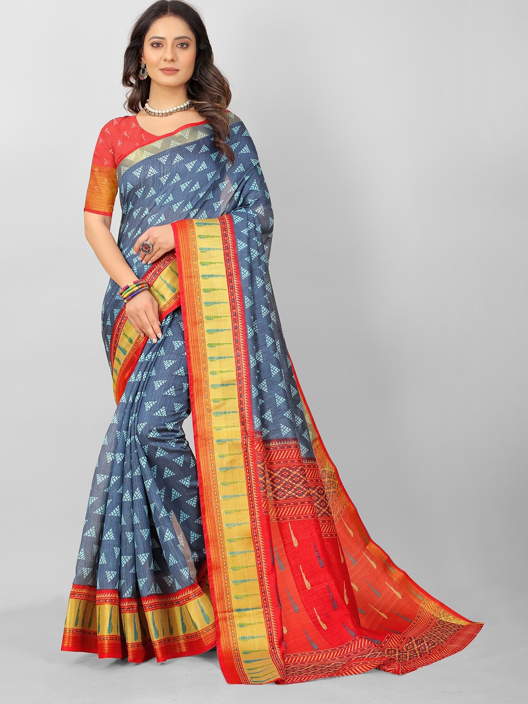 

APNISHA Grey & Red Zari Pure Cotton Saree