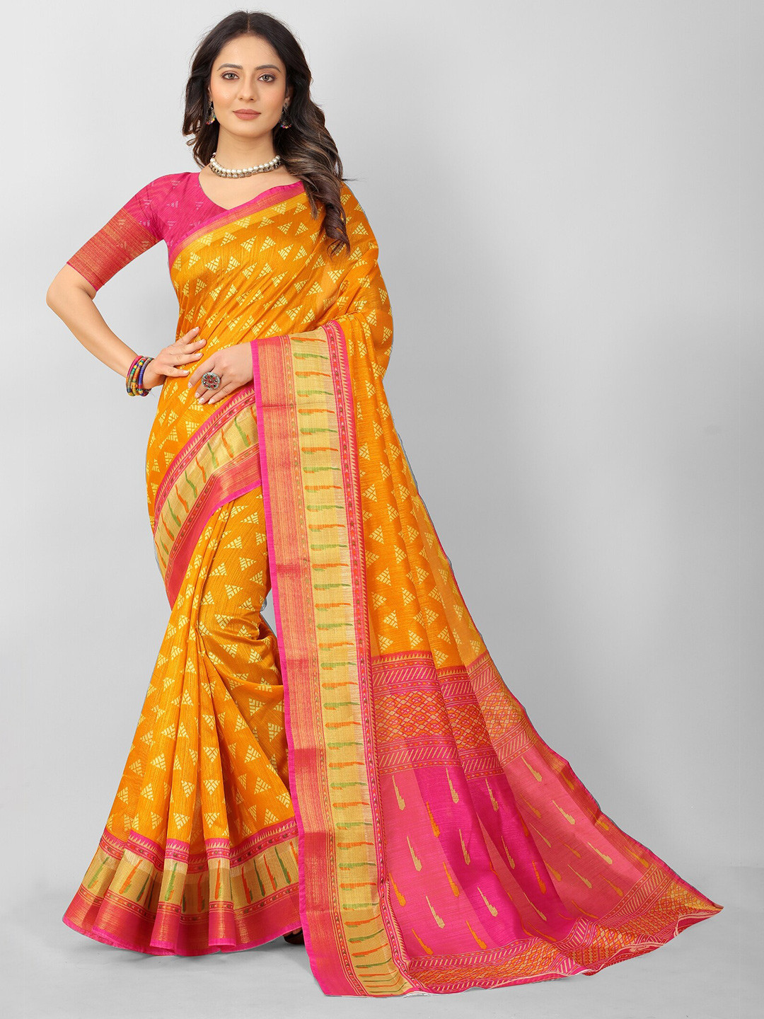 

APNISHA Yellow & Pink Zari Pure Cotton Saree
