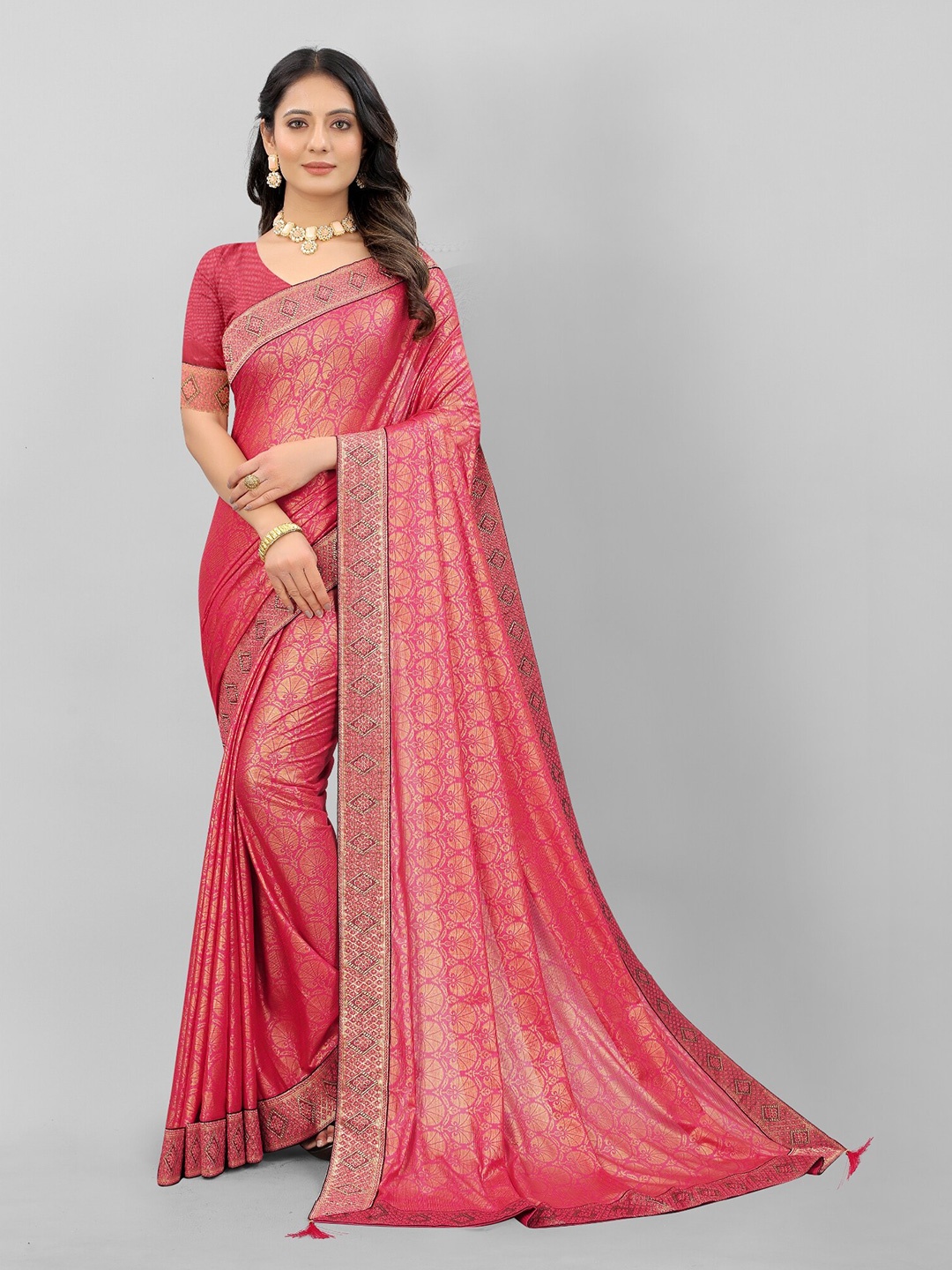 

APNISHA Peach-Coloured & Gold-Toned Floral Zari Saree