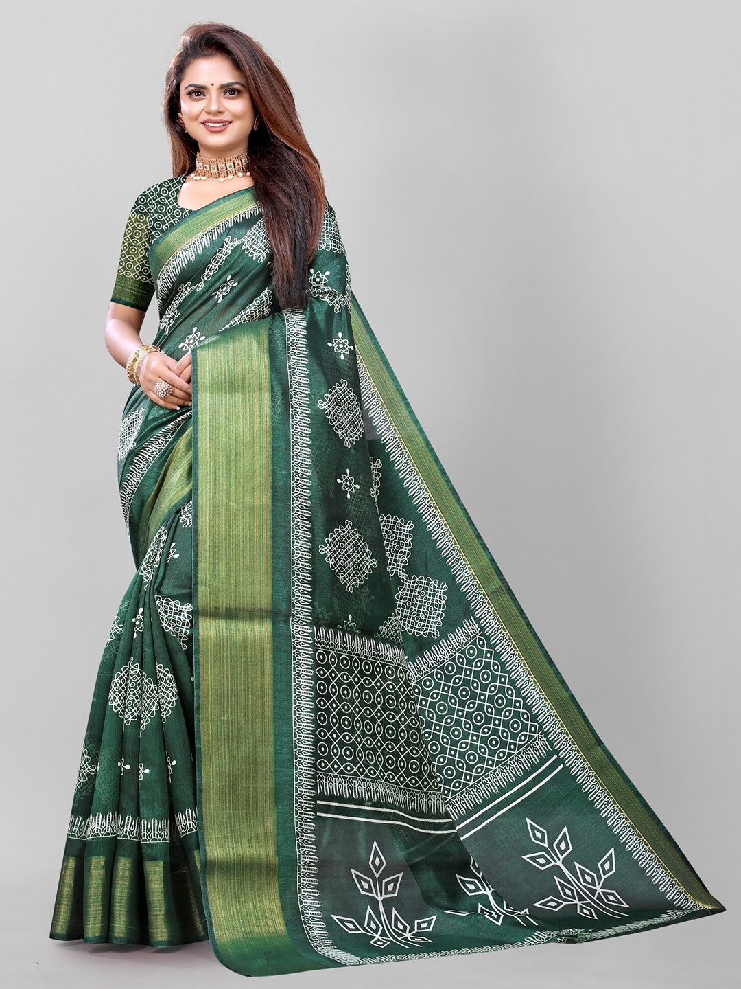 

APNISHA Green & White Floral Zari Pure Cotton Saree