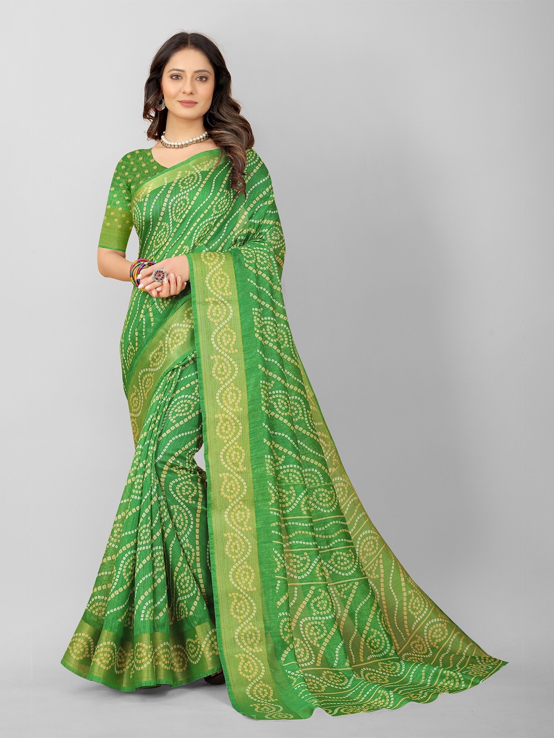 

APNISHA Green & Gold-Toned Bandhani Zari Pure Cotton Saree