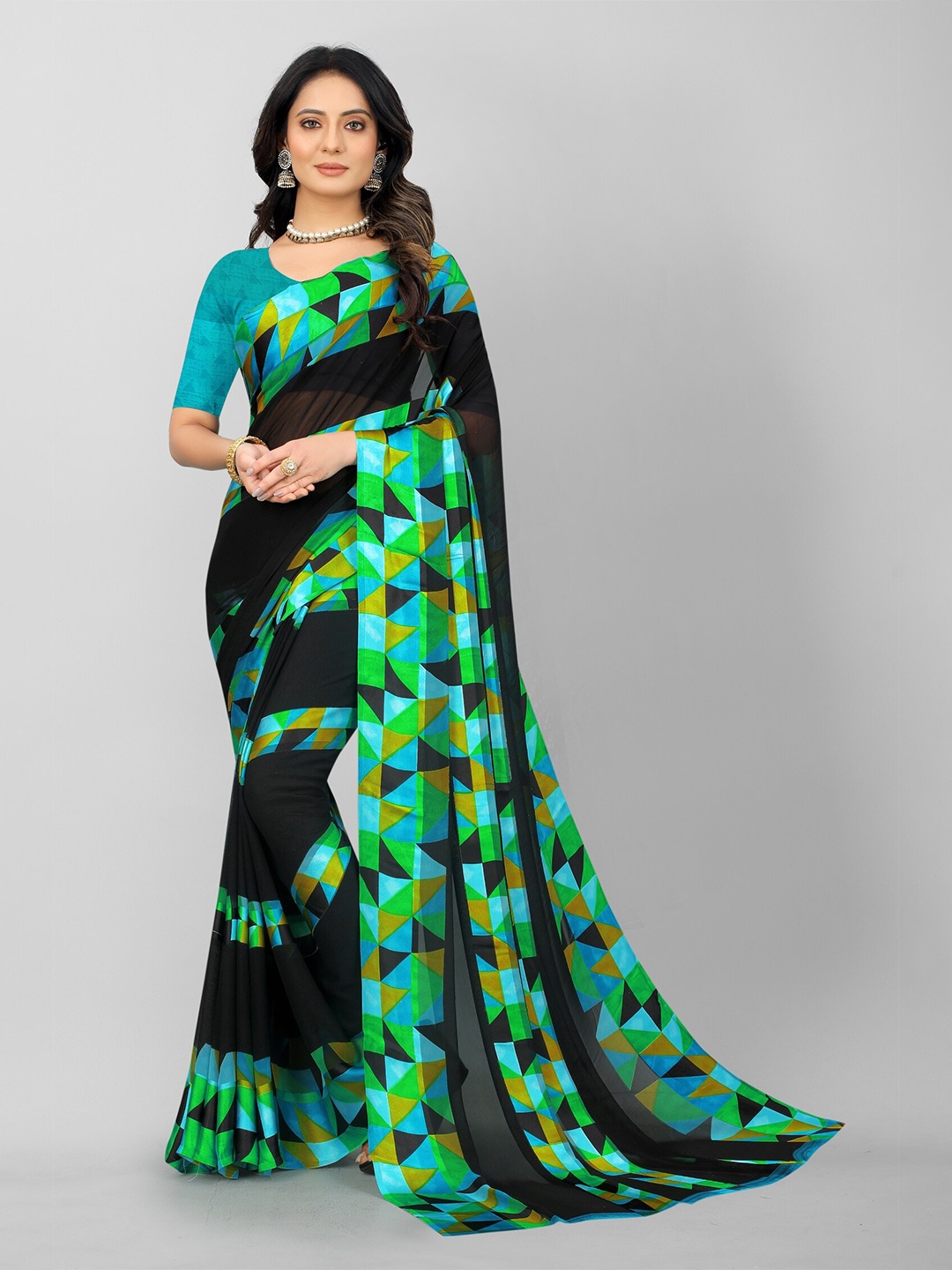 

APNISHA Green & Black Pure Georgette Saree
