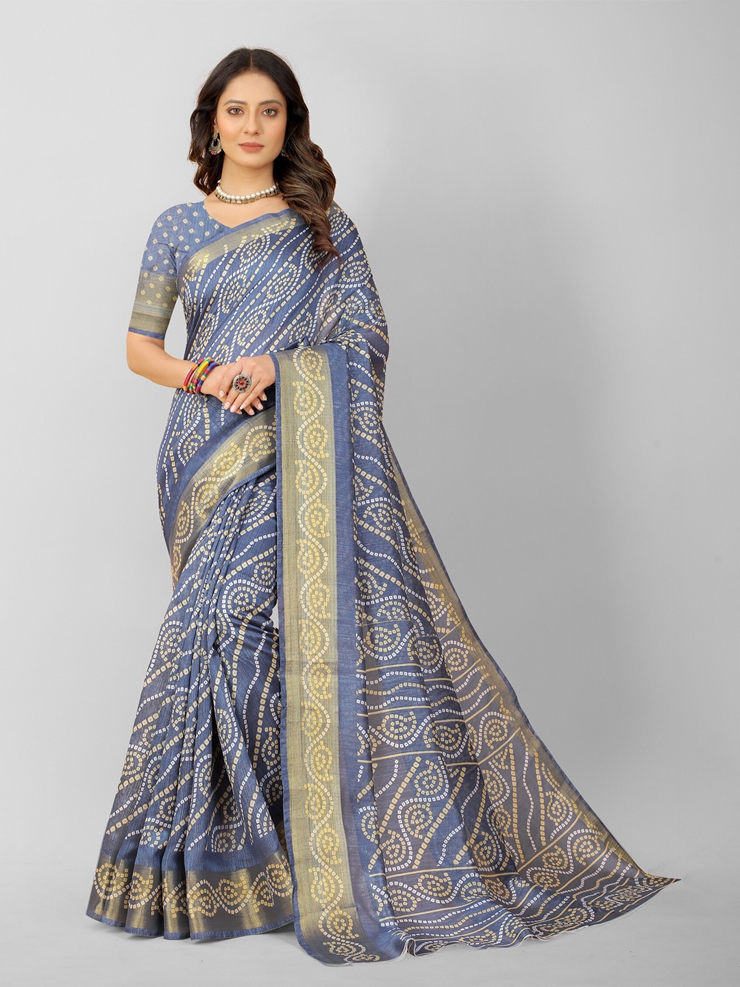 

APNISHA Grey & Gold-Toned Bandhani Zari Pure Cotton Saree