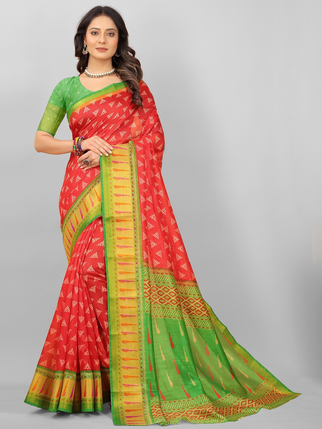 

APNISHA Red & Green Zari Pure Cotton Saree
