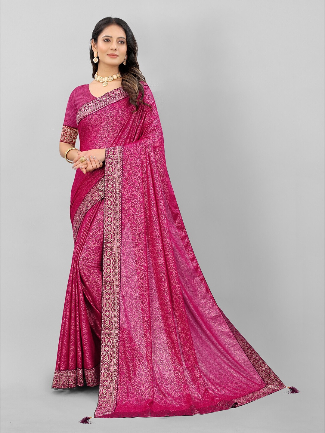 

APNISHA Pink & Silver-Toned Floral Saree