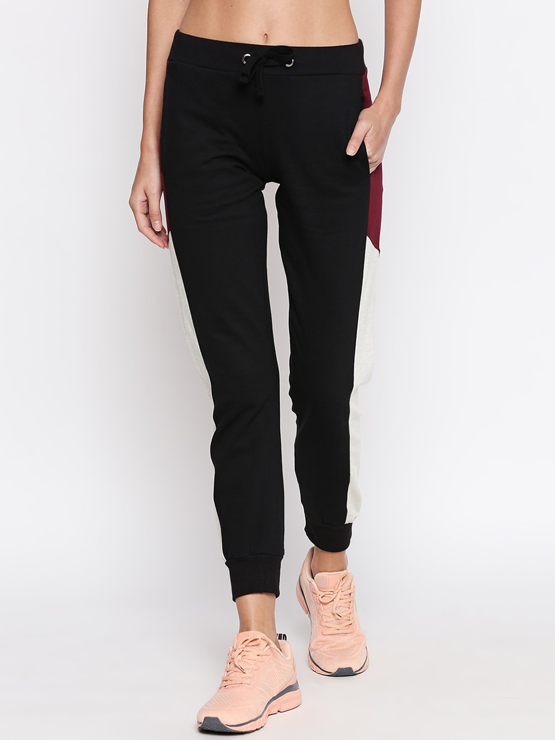 

JHANKHI Women Black Solid Cotton Slim-Fit Joggers