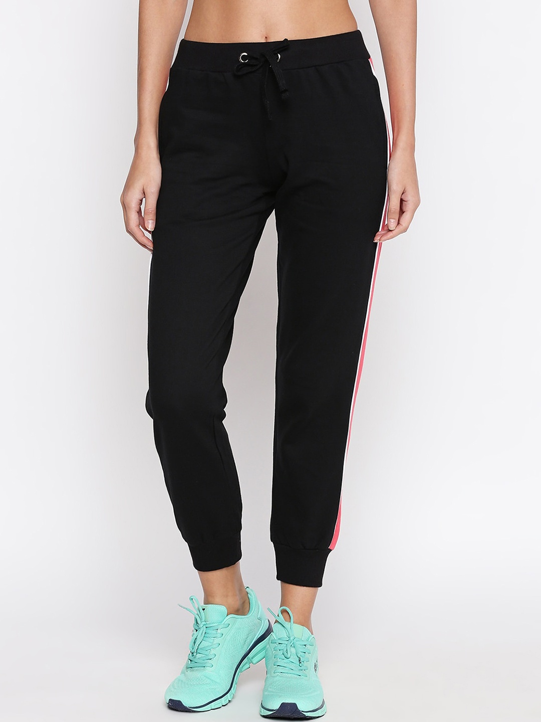 

JHANKHI Women Black Solid Cotton Slim-Fit Joggers