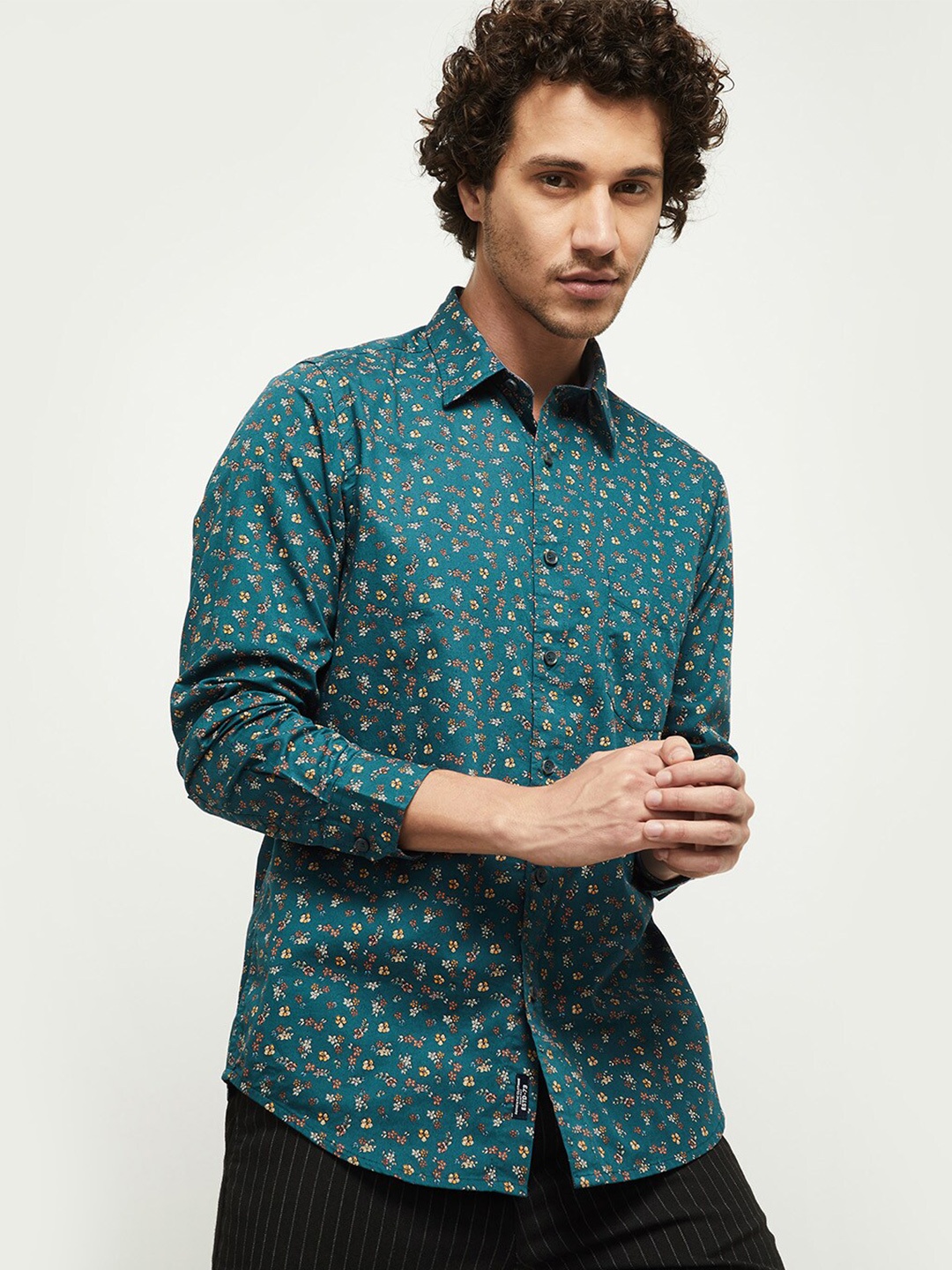 

max Men Blue Slim Fit Floral Printed Casual Shirt