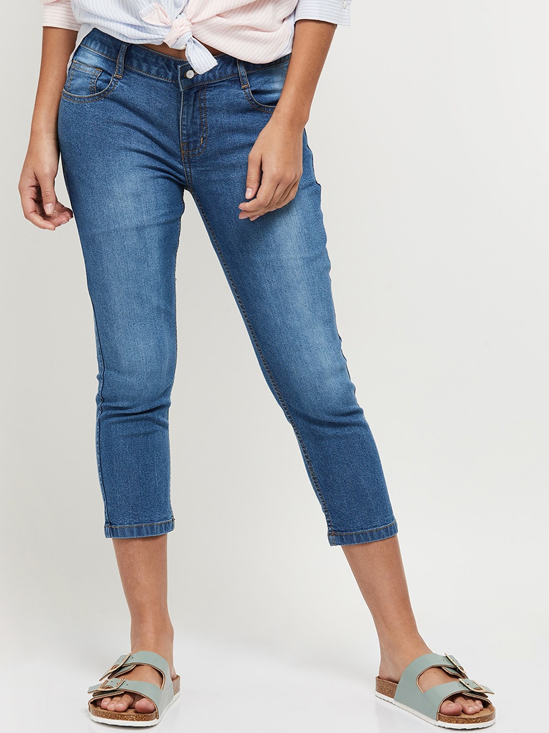 

max Women Blue Denim Capris
