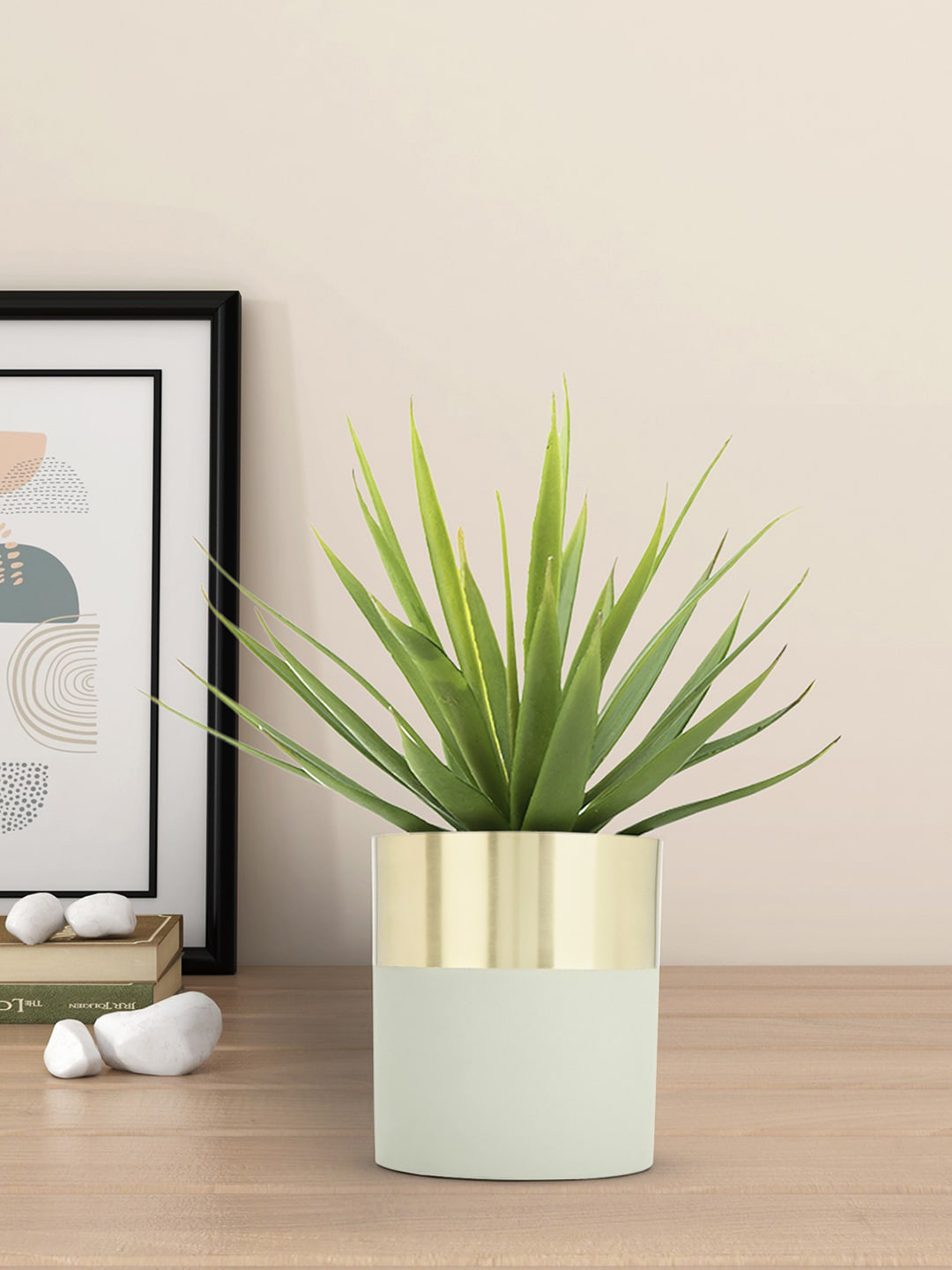 

Living scapes by Pantaloons White & Gold-Toned Solid Metal Planters